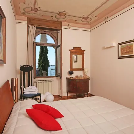 Semesterbostad Belvedere Gardone Riviera